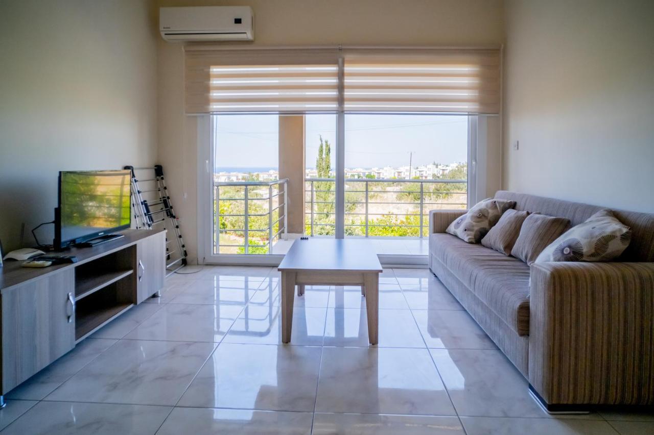 Spacious Two-Bedroom Apartment In Amazing Residence Escape Homes 凯里尼亚 外观 照片