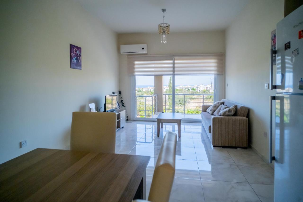Spacious Two-Bedroom Apartment In Amazing Residence Escape Homes 凯里尼亚 外观 照片