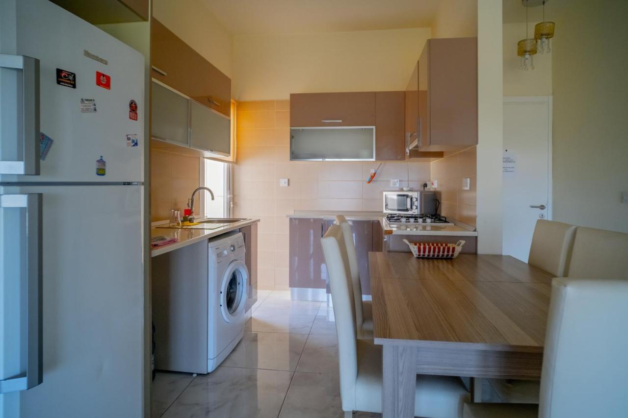 Spacious Two-Bedroom Apartment In Amazing Residence Escape Homes 凯里尼亚 外观 照片