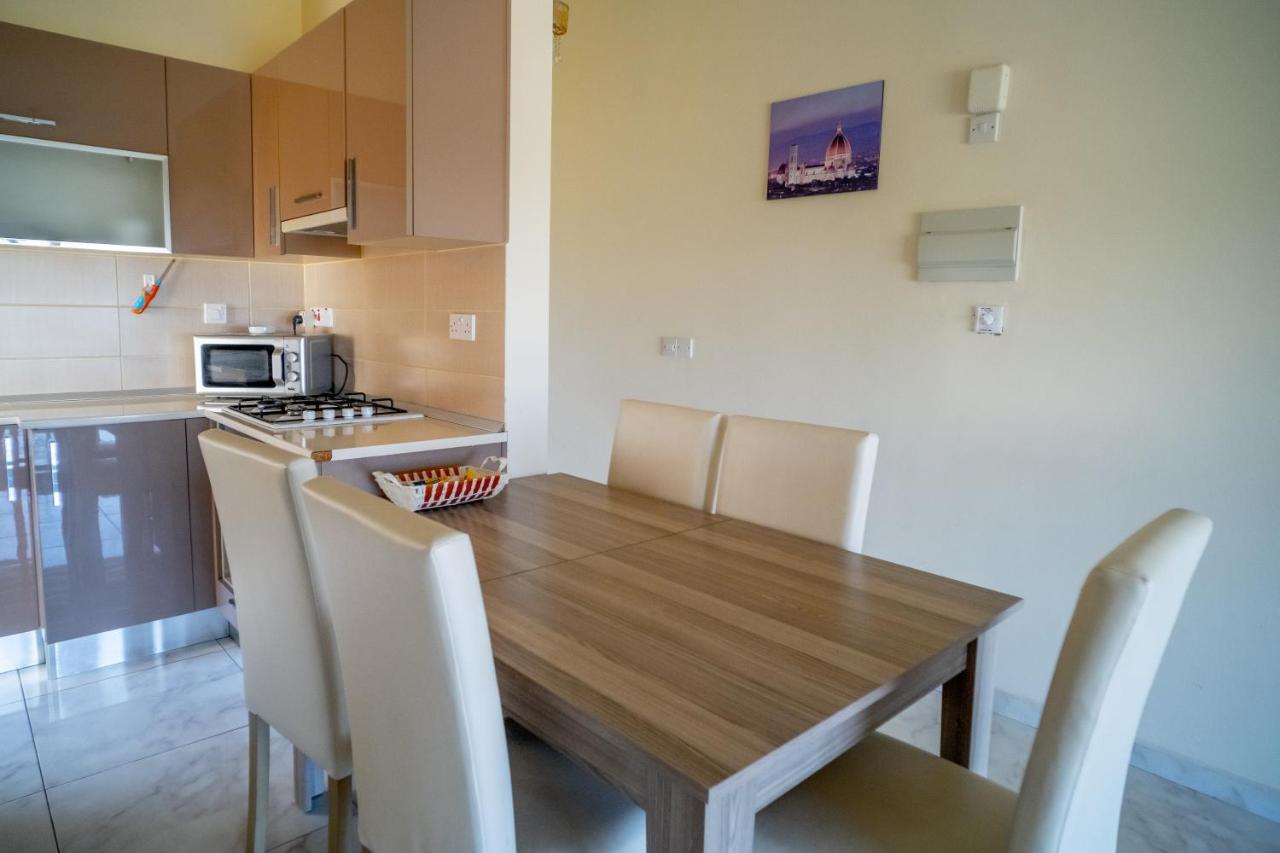 Spacious Two-Bedroom Apartment In Amazing Residence Escape Homes 凯里尼亚 外观 照片